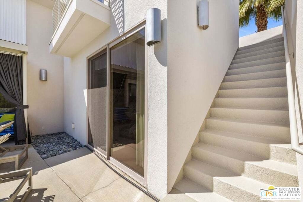 Image 32 of property listing at 914 Oceo Circle, Palm Springs, CA 92264