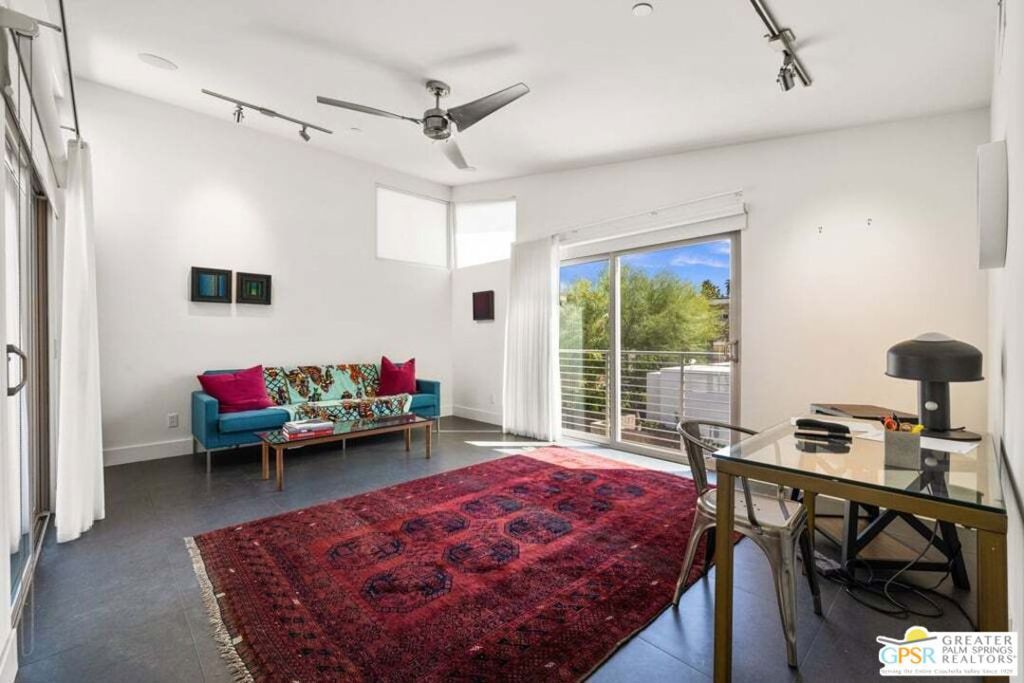 Image 36 of property listing at 914 Oceo Circle, Palm Springs, CA 92264