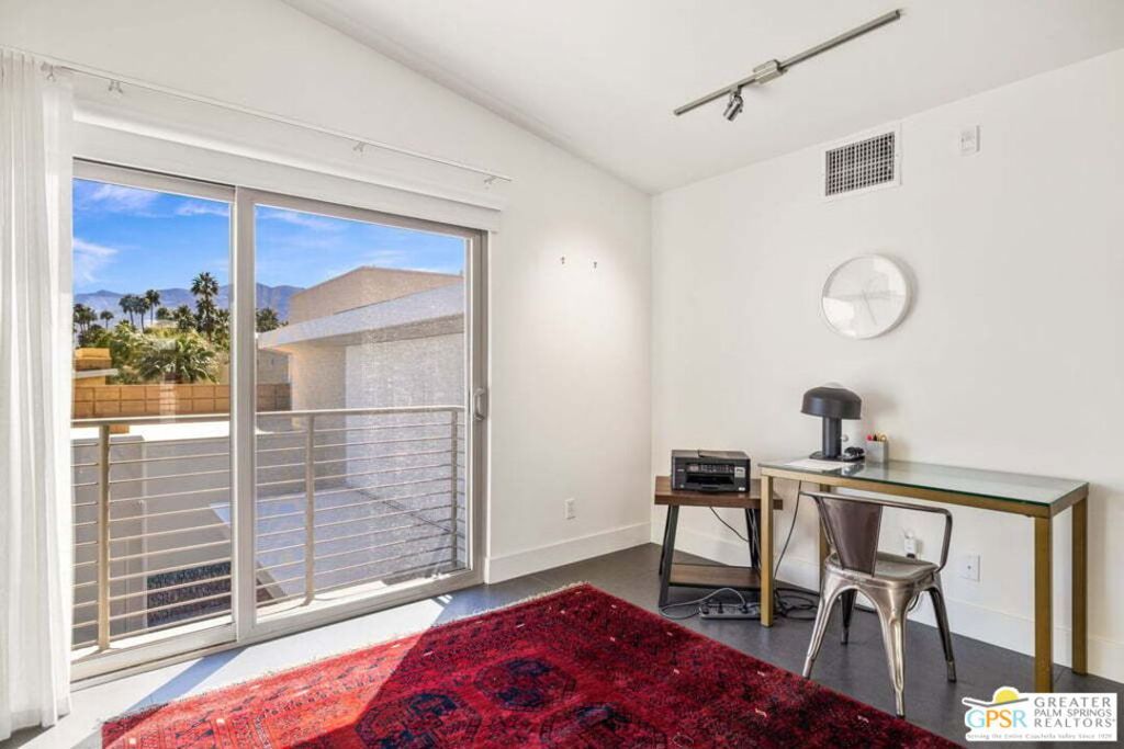 Image 38 of property listing at 914 Oceo Circle, Palm Springs, CA 92264