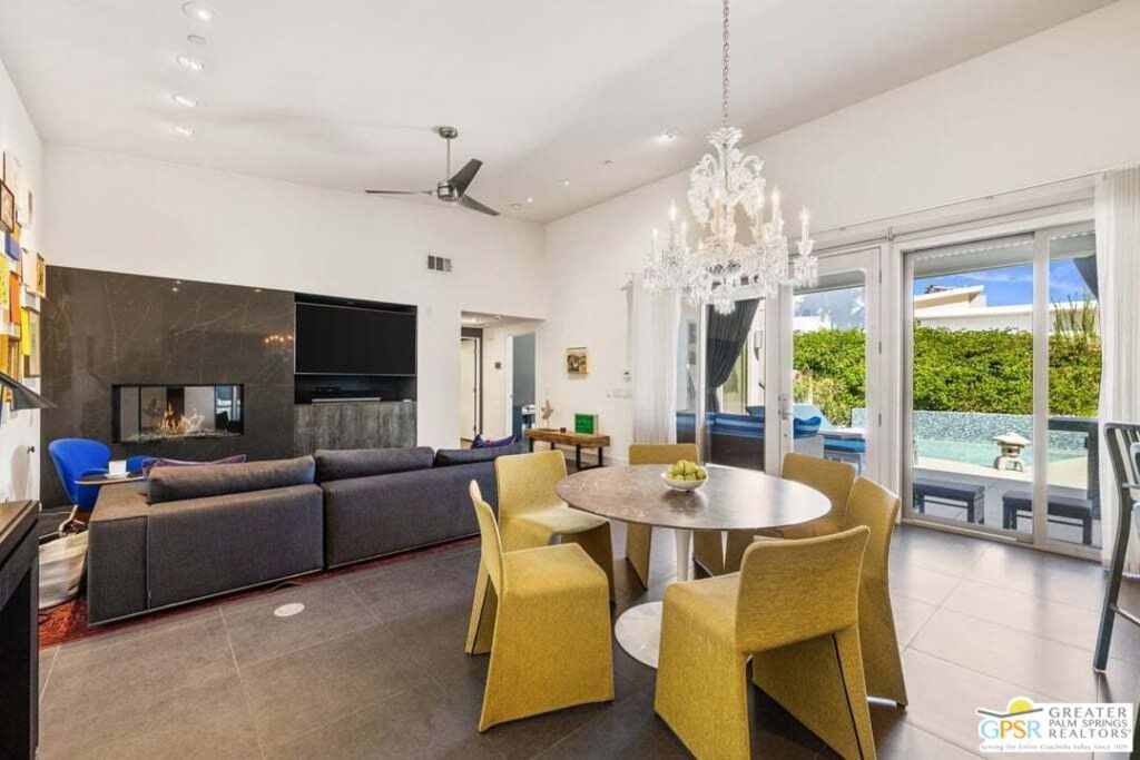 Image 4 of property listing at 914 Oceo Circle, Palm Springs, CA 92264
