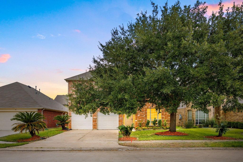2911 Darby Brook Drive, Fresno, TX 77545