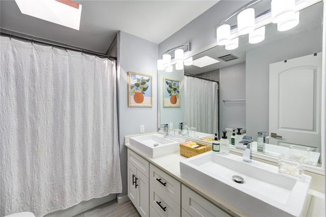 11541 Riverview Drive 5, Houston, TX 77077