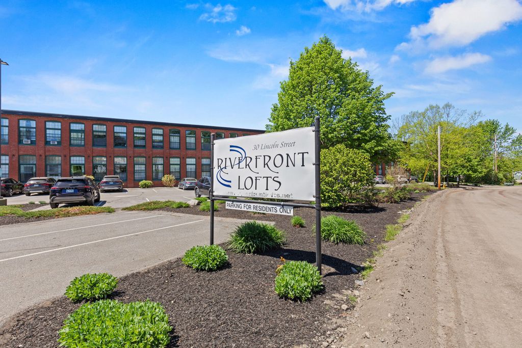30 Lincoln Street 211, Westbrook, ME 04092 — exterior