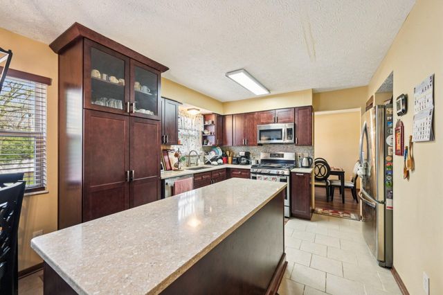 6841 Riverside Glen Court, Dublin, OH 43017