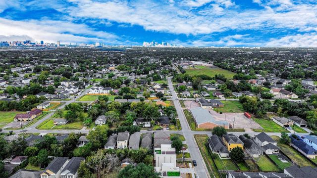 9014 Ferdinand Street, Houston, TX 77051