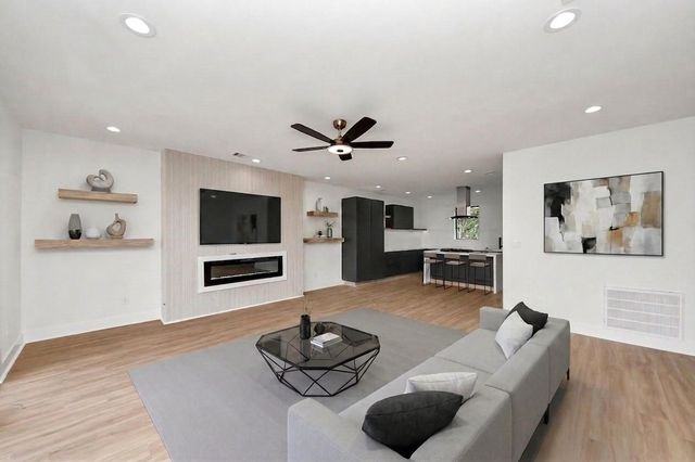 9014 Ferdinand Street, Houston, TX 77051