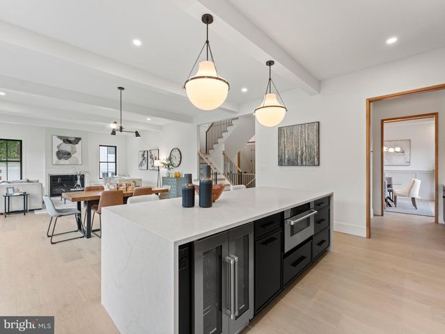 906 HILLCREST DR SW, Vienna, VA 22180