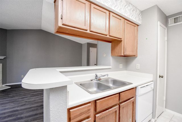 1515 Sandy Springs Road 1006, Houston, TX 77042