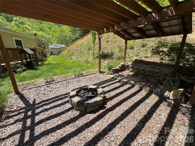 942 Fisher Branch Road, Marshall, NC 28753