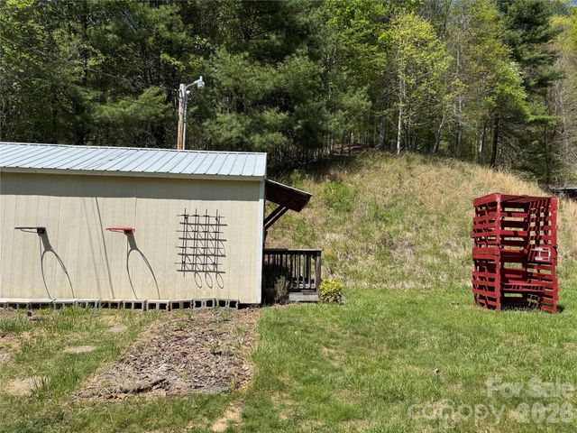 942 Fisher Branch Road, Marshall, NC 28753