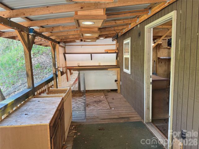 942 Fisher Branch Road, Marshall, NC 28753