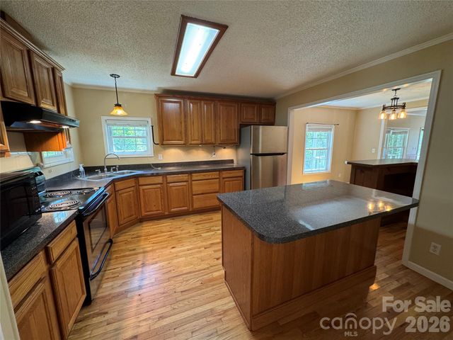 942 Fisher Branch Road, Marshall, NC 28753