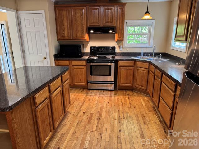942 Fisher Branch Road, Marshall, NC 28753