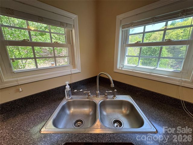 942 Fisher Branch Road, Marshall, NC 28753