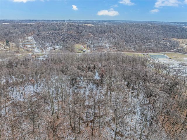 1902 Reissing Rd, Cecil, PA 15057