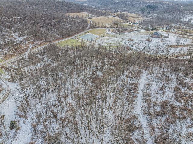 1902 Reissing Rd, Cecil, PA 15057