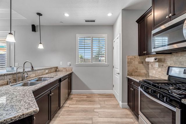 294 Double Tree Court, Madera, CA 93637