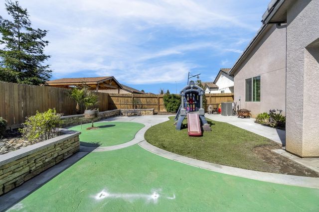 294 Double Tree Court, Madera, CA 93637