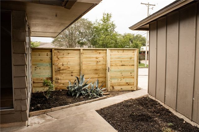 3722 Pope Dr, Corpus Christi, TX 78411