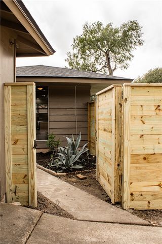 3722 Pope Dr, Corpus Christi, TX 78411