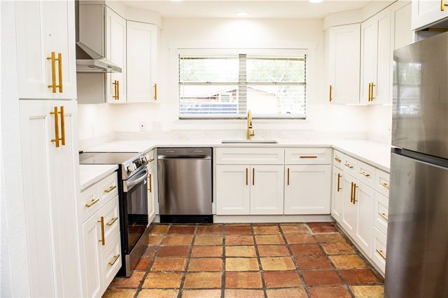 3722 Pope Dr, Corpus Christi, TX 78411