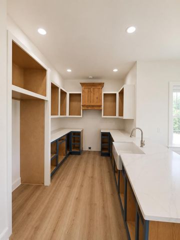 305 Vantage Circle, Kerrville, TX 78028