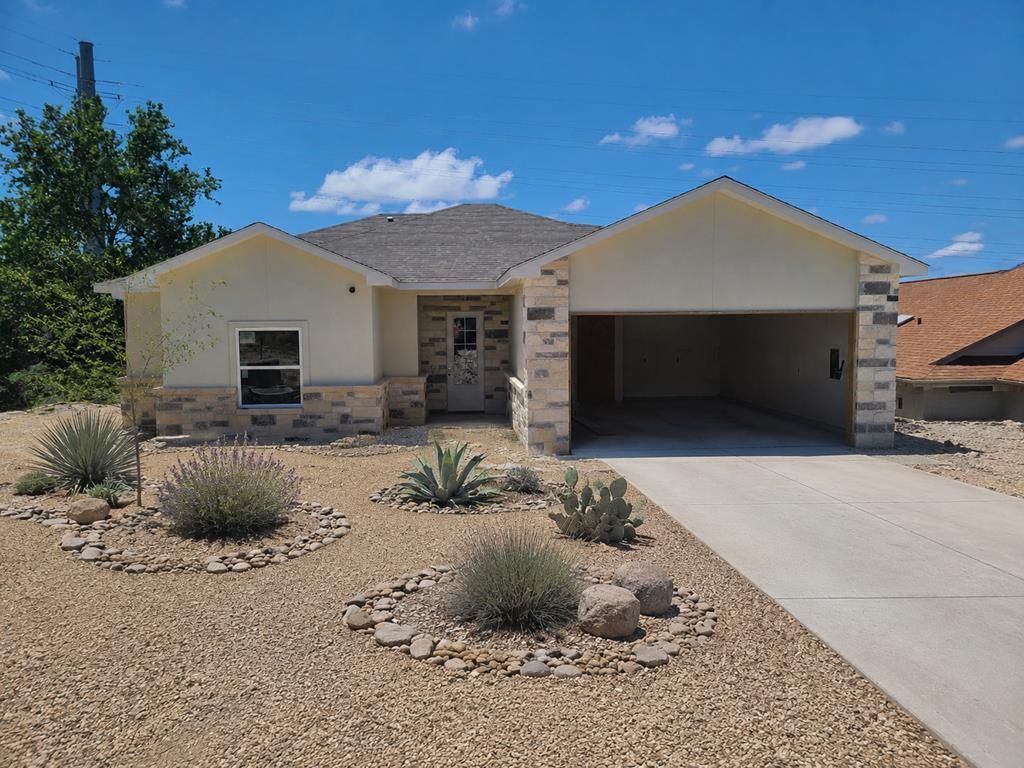 305 Vantage Circle, Kerrville, TX 78028