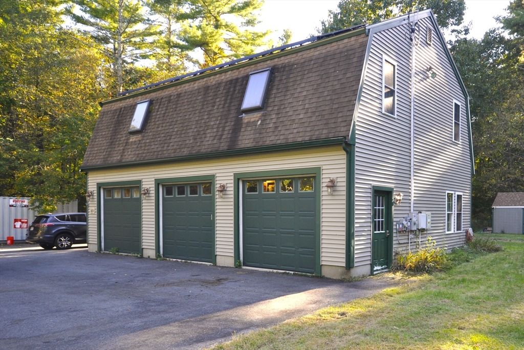 1679 Bedford St, Bridgewater, MA 02324