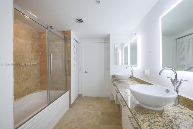 41 SE 5th St 906, Miami, FL 33131