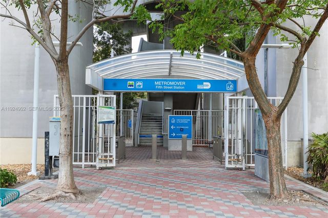 41 SE 5th St 906, Miami, FL 33131