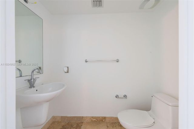 41 SE 5th St 906, Miami, FL 33131