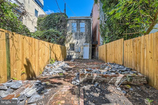 1215 E PRESTON ST, Baltimore, MD 21202