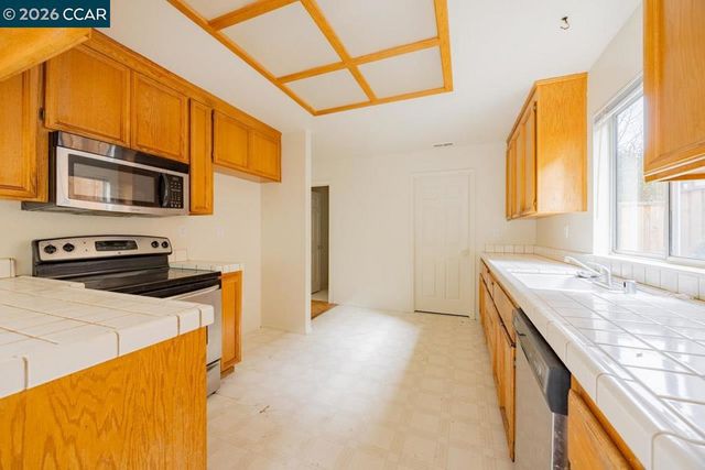 122 122 Bridgeview Ct, Crockett, CA 94525