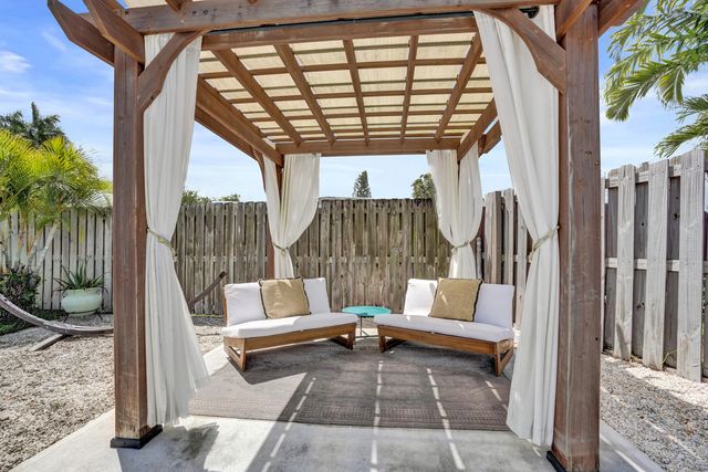 8500 NW 19th Drive, Coral Springs, FL 33071