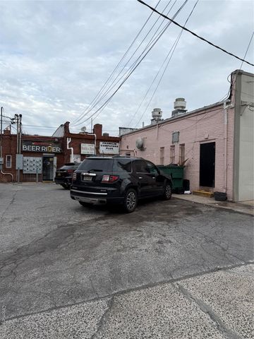 979 hempsted tpke, Franklin Square, NY 11010