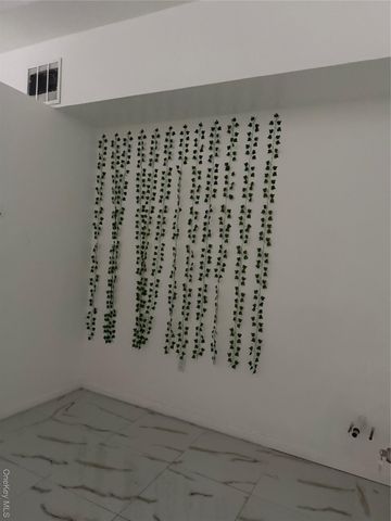 979 hempsted tpke, Franklin Square, NY 11010