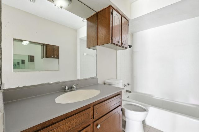 1516 W 7th Street, Irving, TX 75060