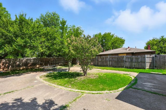 1516 W 7th Street, Irving, TX 75060