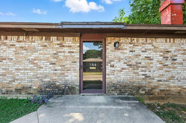 1516 W 7th Street, Irving, TX 75060