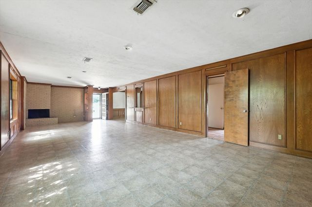 1516 W 7th Street, Irving, TX 75060