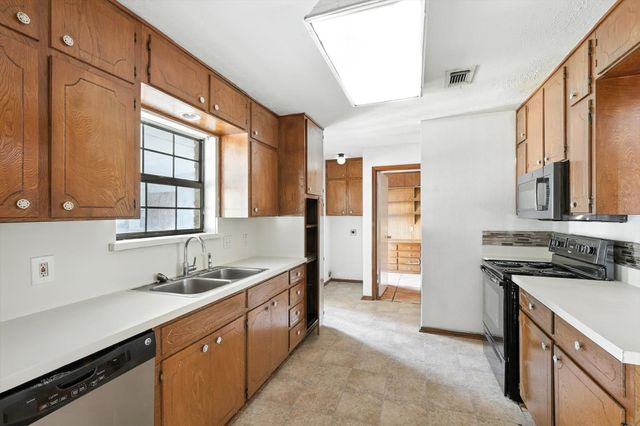 1516 W 7th Street, Irving, TX 75060
