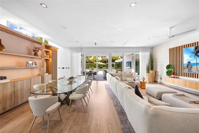 7218 SW 102nd St, Pinecrest, FL 33156