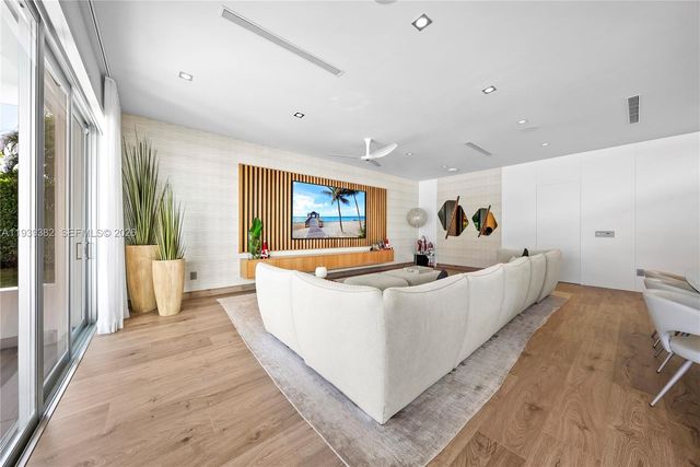 7218 SW 102nd St, Pinecrest, FL 33156