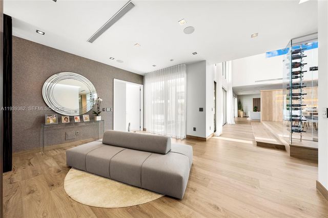 7218 SW 102nd St, Pinecrest, FL 33156