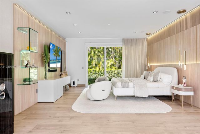 7218 SW 102nd St, Pinecrest, FL 33156