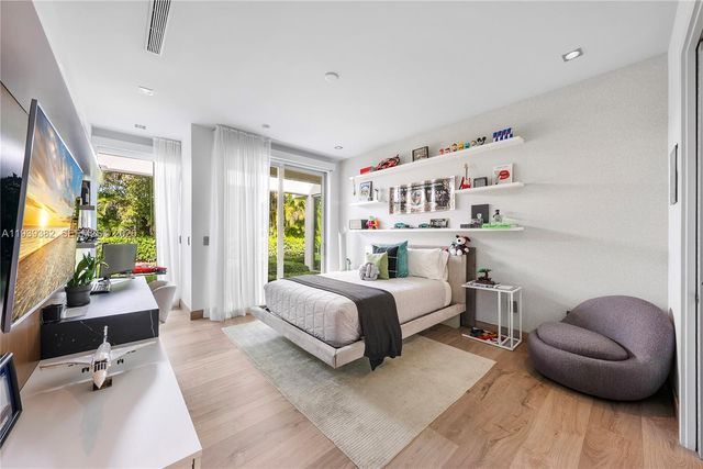 7218 SW 102nd St, Pinecrest, FL 33156