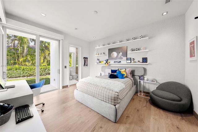 7218 SW 102nd St, Pinecrest, FL 33156