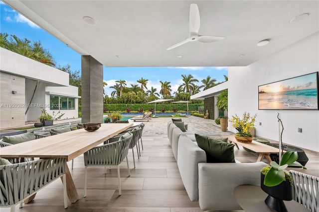 7218 SW 102nd St, Pinecrest, FL 33156