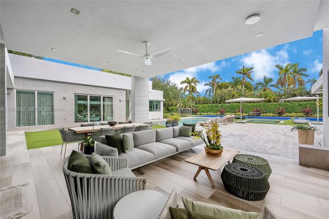 7218 SW 102nd St, Pinecrest, FL 33156