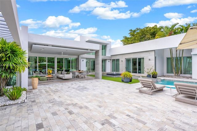 7218 SW 102nd St, Pinecrest, FL 33156